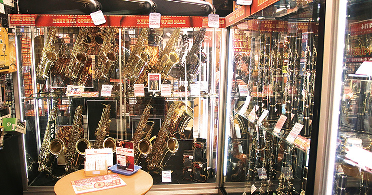 クロサワ楽器店内1