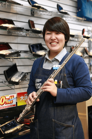 クロサワウインドお茶の水中古管楽器センター・フルート担当・福富あかねさん