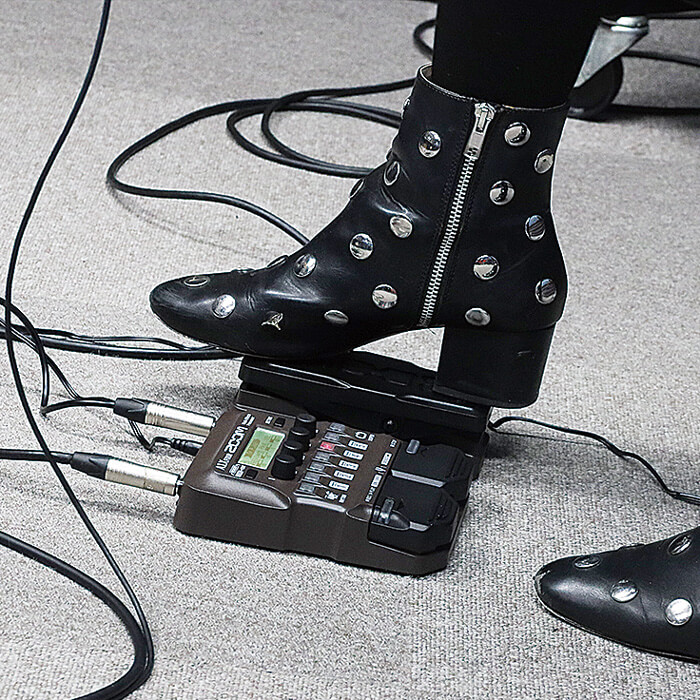 A1X FOURにはエクスプレッションペダルがついている